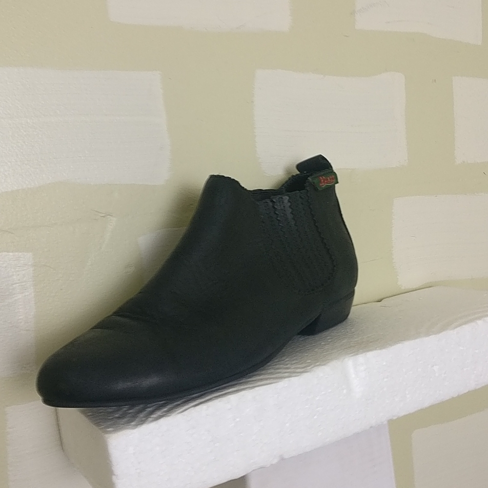 G.H Bass Genuine Leather Chelsea Boot 6us/4uk with 0.5' heel Spring/Fall/Winter